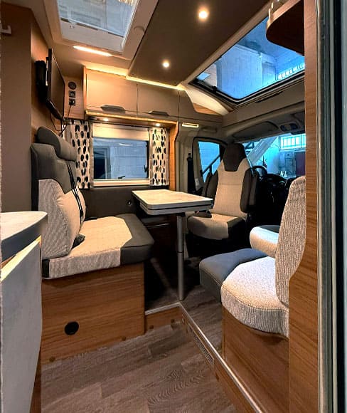Equipamiento interior de una autocaravana
